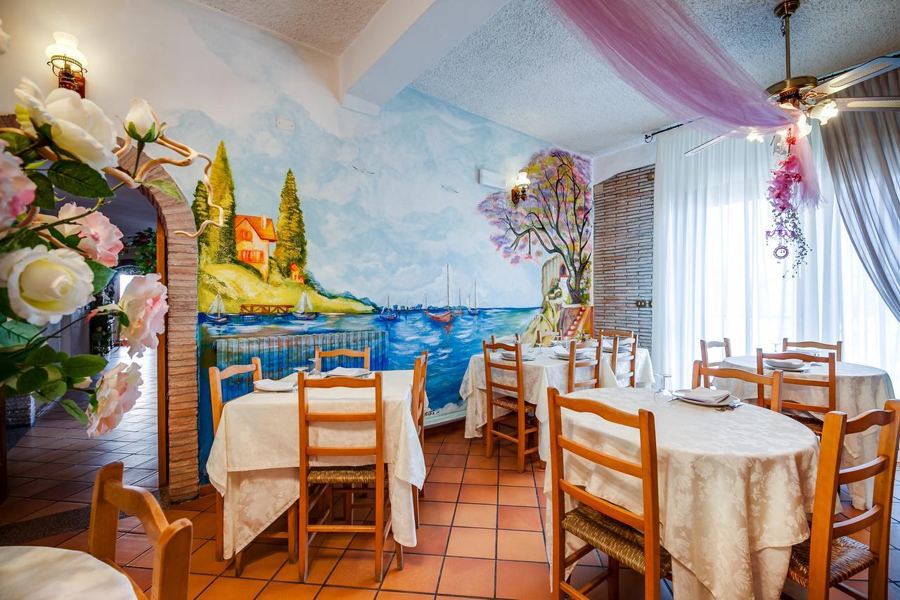 Hotel Villa Laura Rimini Exterior photo