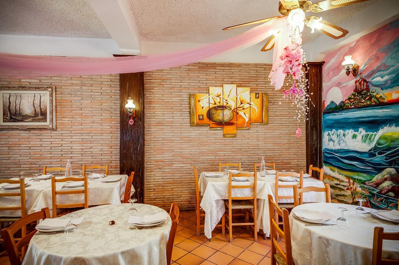 Hotel Villa Laura Rimini Exterior photo