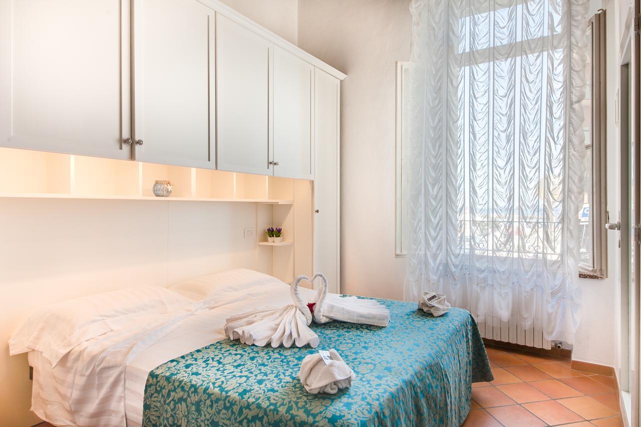 Hotel Villa Laura Rimini Exterior photo